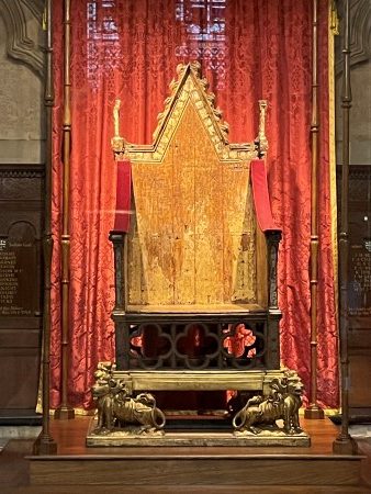 運命の石はチャールズ3世の戴冠式の椅子の下に｜The Stone of Destiny, Edinburgh Castle