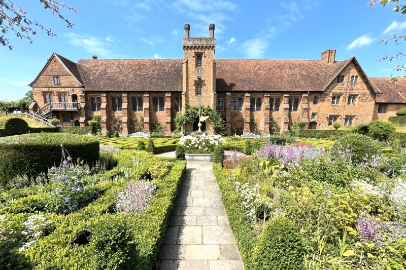 エリザベス1世　女王誕生の瞬間は「ハットフィールド・パレス」で｜ElizabethⅠbecame Queen at Hatfield Palace