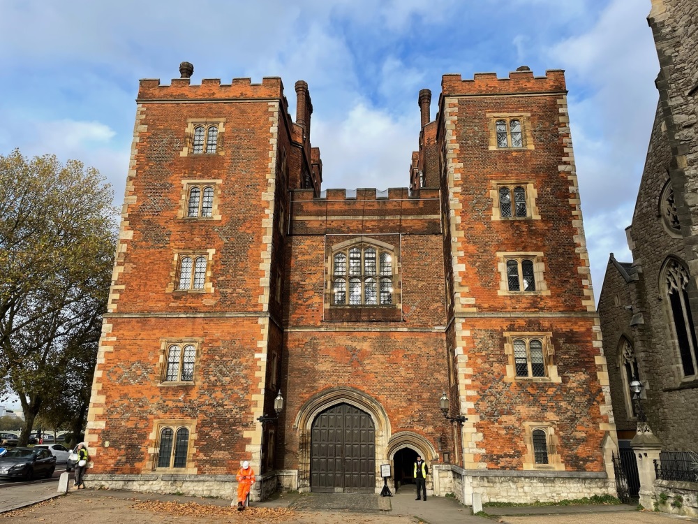 実は入れる「ランベス宮殿＜Lambeth Palace＞」は、イギリス国教会「カンタベリー大司教」のロンドン公邸